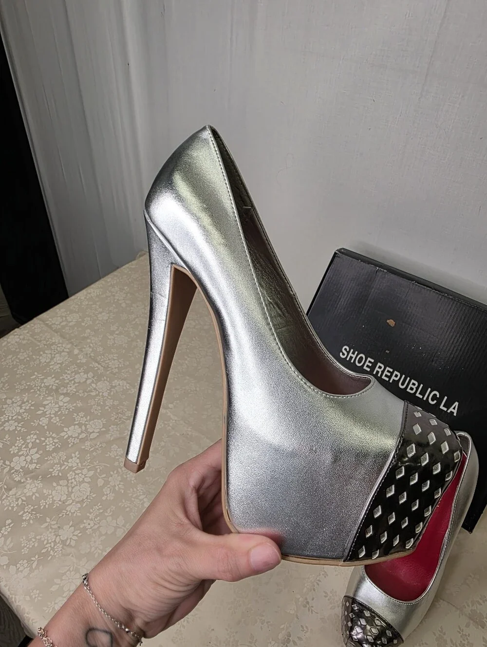 SHOE REPUBLIC LA Venerable Silver Platform Pump Heel Rhinestone Toe 7.5